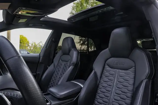 Audi RS Q8 view 15