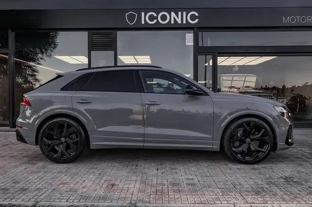 Audi RS Q8 view 5