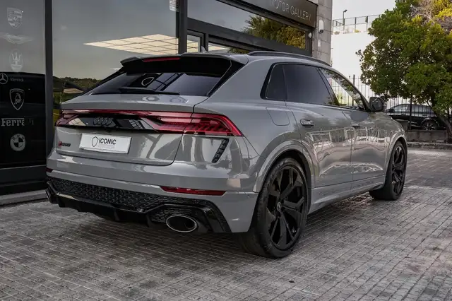 Audi RS Q8 view 6