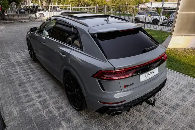 Audi RS Q8 view 8