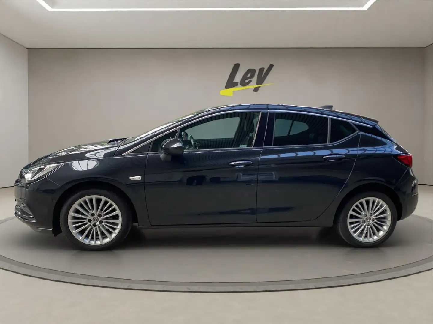 Opel Astra Innovation Noir - 2