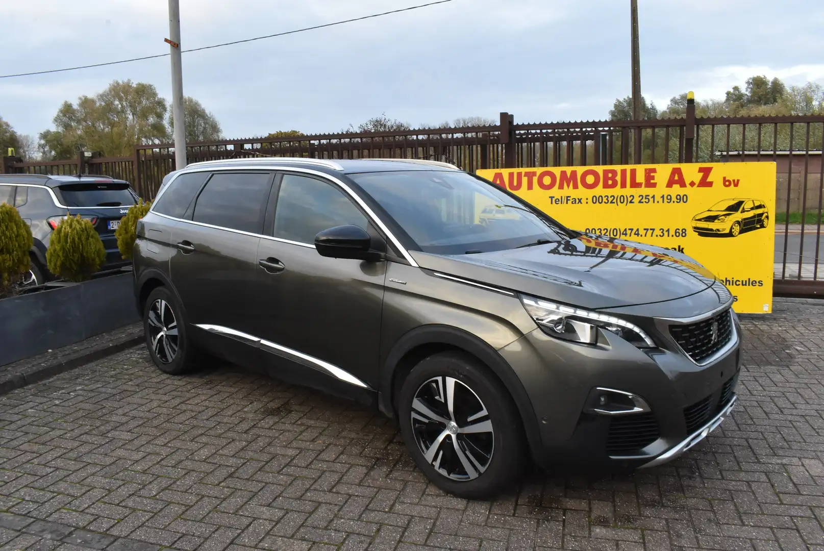 Peugeot 5008 1.5 BlueHDi GT Line 7PL ***12M GARANTIE*** Gris - 1