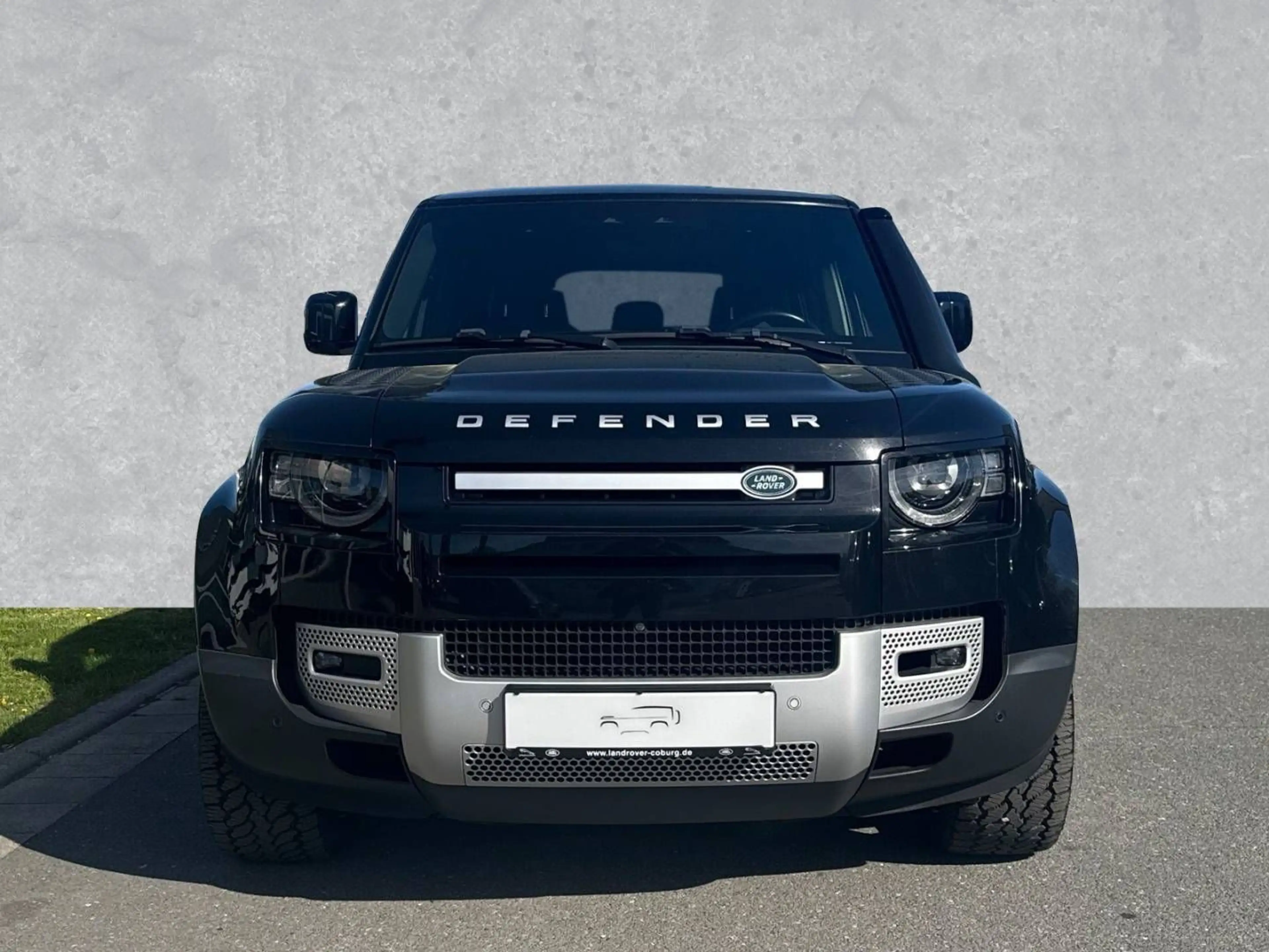 Land Rover Defender 110 D300 SE — photo 8