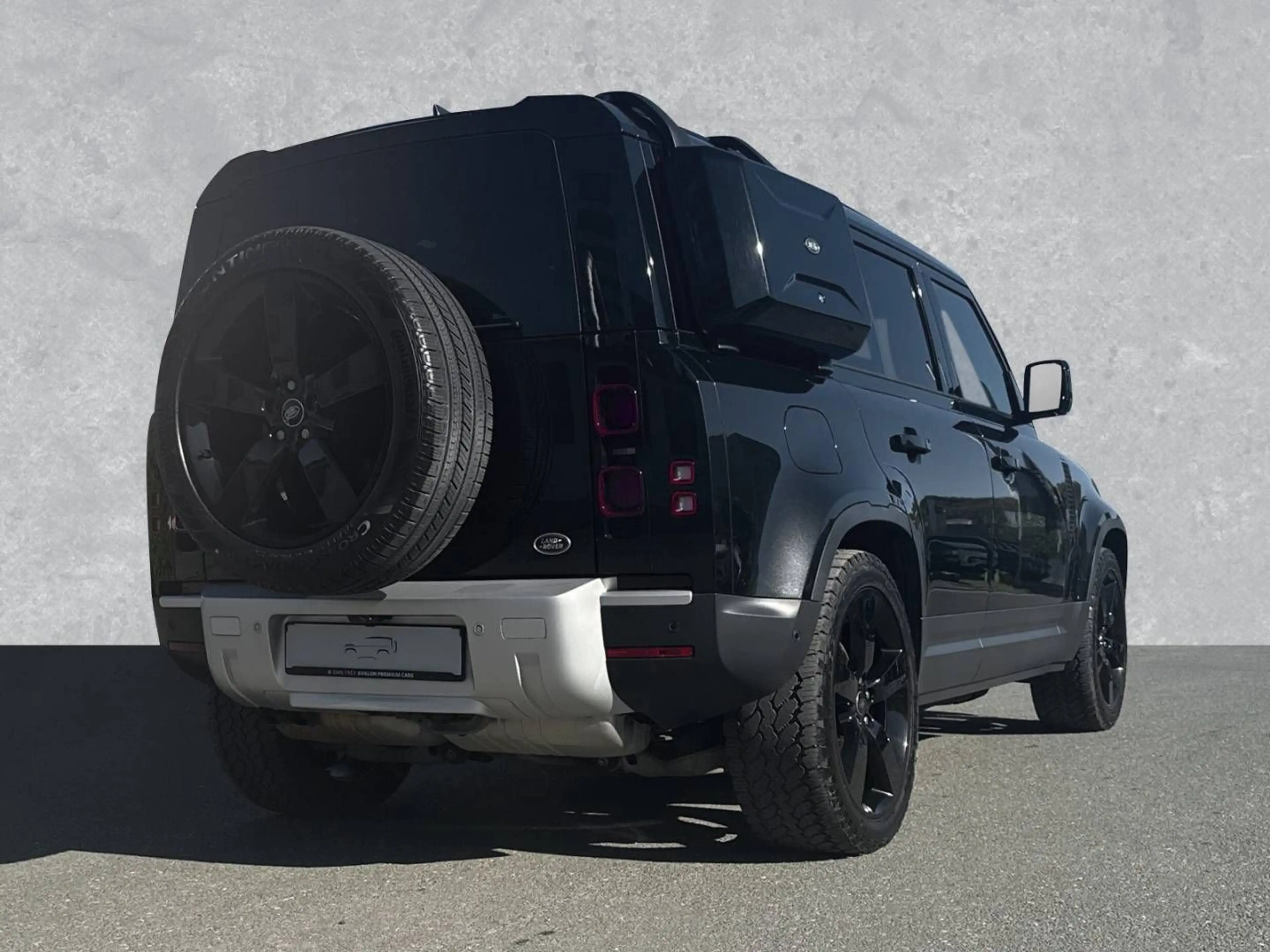Land Rover Defender 110 D300 SE — photo 2
