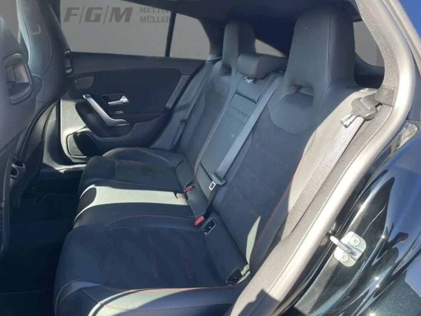 Mercedes-Benz CLA 200 Shooting Brake  AMG Line +Wide+MBUX Чорний - 2