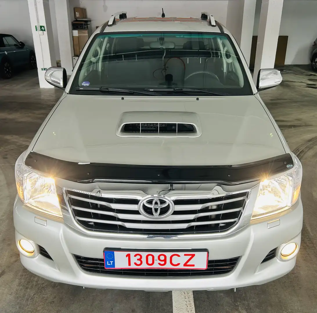 Toyota Hilux 4x4 Double Cab DPF Autm. Executive - 1