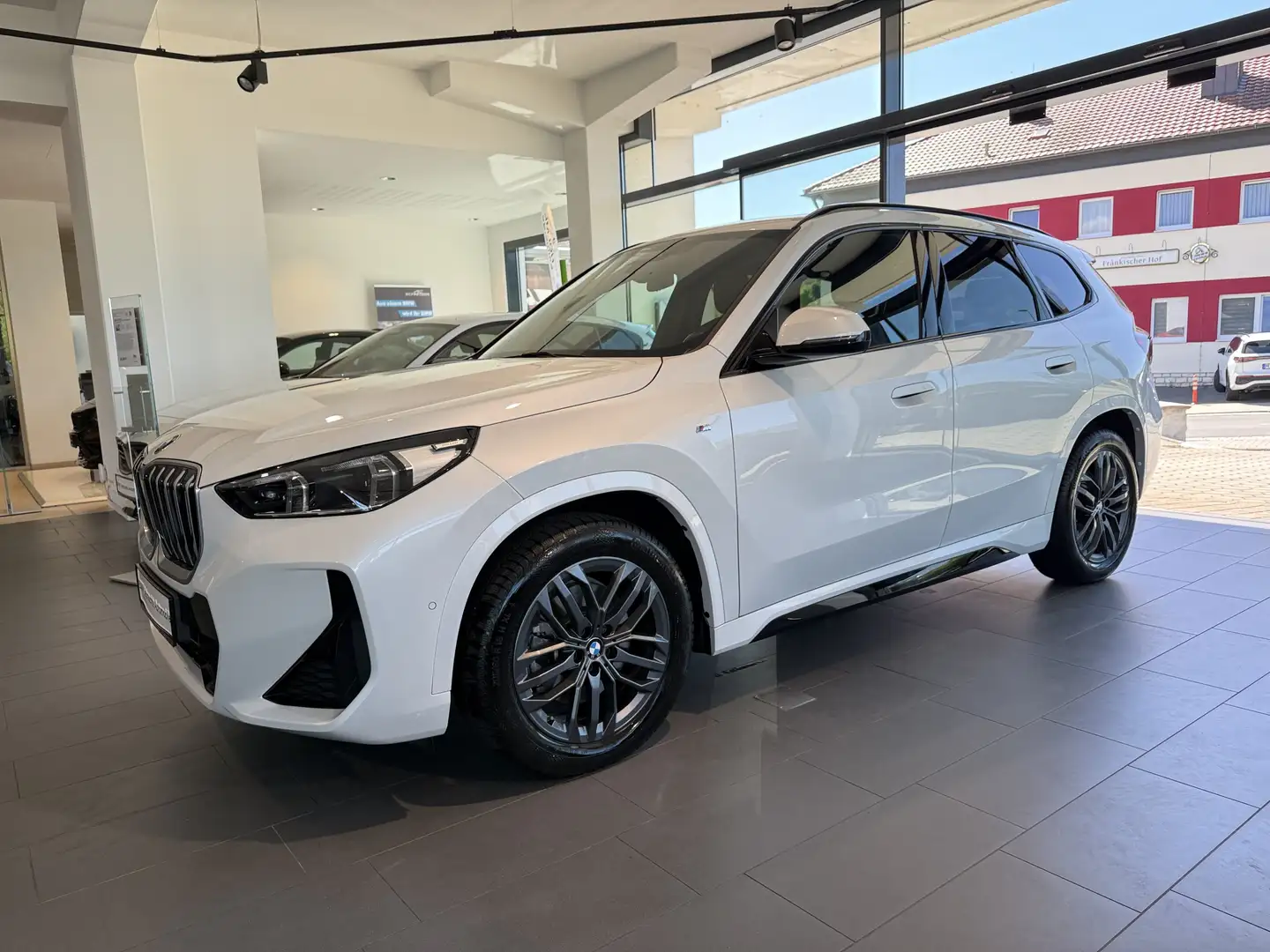 BMW X1 sDrive20i  M Sport M Sportpaket HK HiFi DAB Blanc - 2