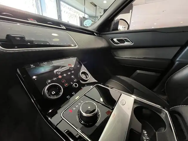 Land Rover Range Rover Velar view 9