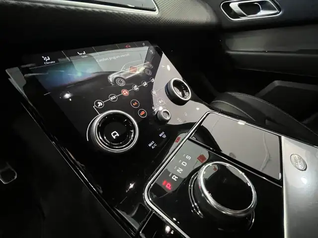 Land Rover Range Rover Velar view 12
