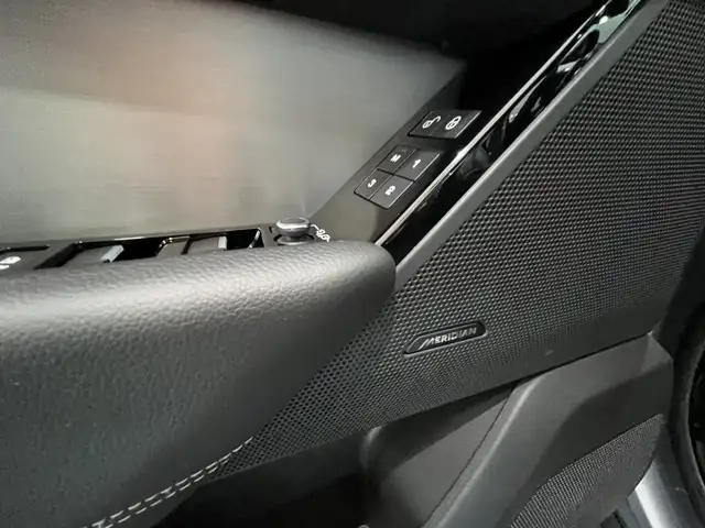 Land Rover Range Rover Velar view 13