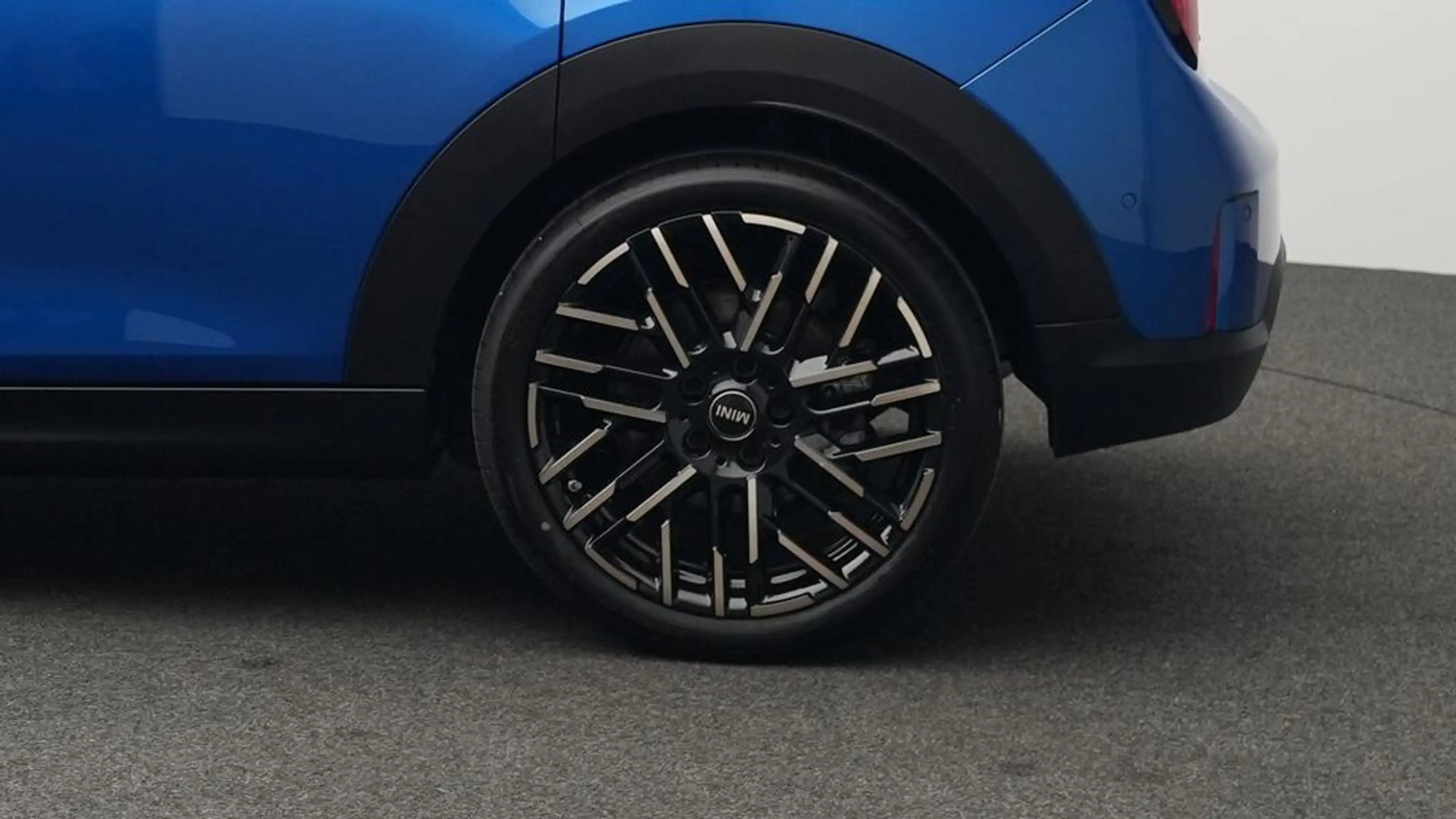 MINI Cooper C Favoured Trim — photo 12