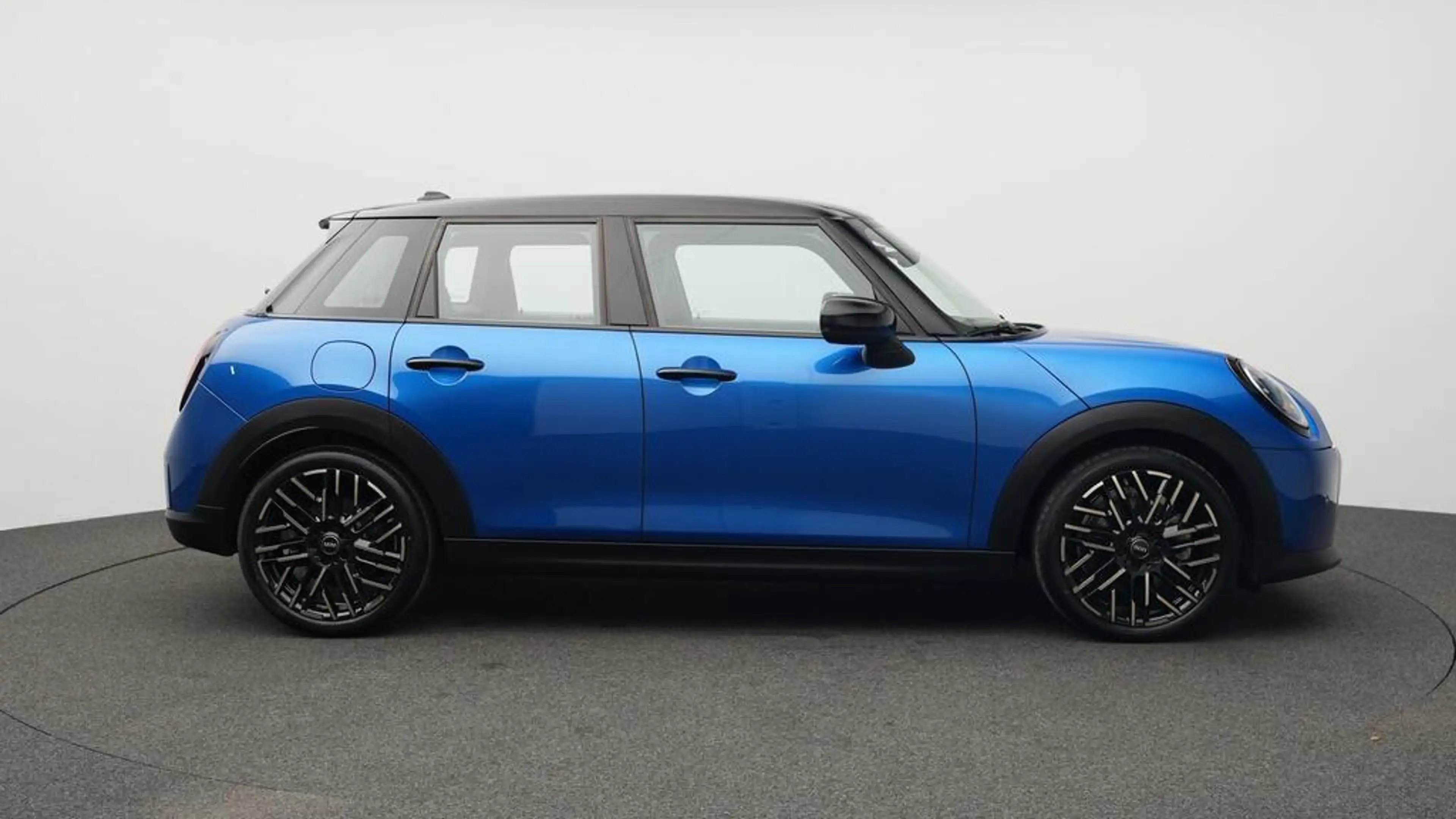 MINI Cooper C Favoured Trim — photo 2