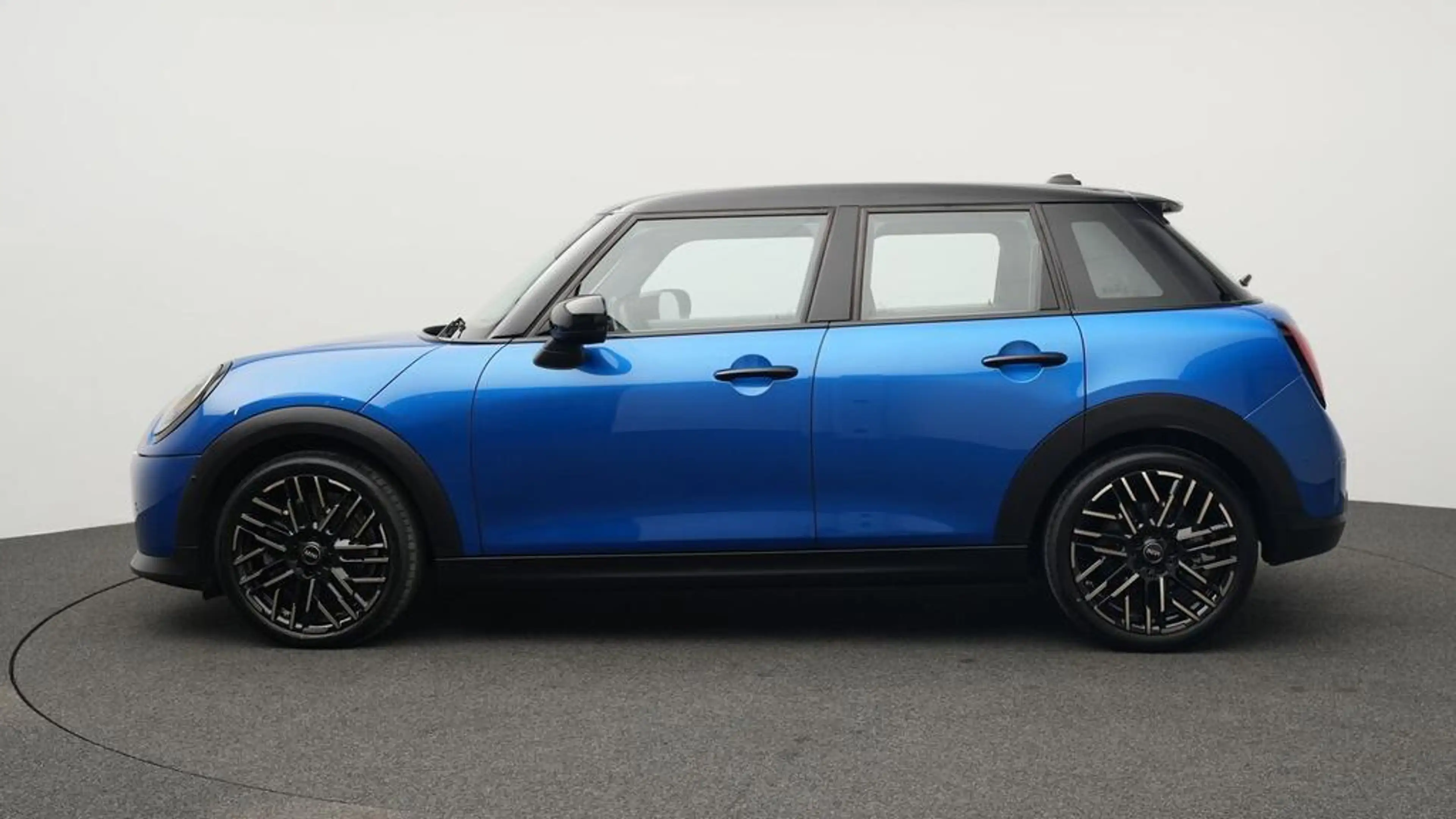 MINI Cooper C Favoured Trim — photo 3
