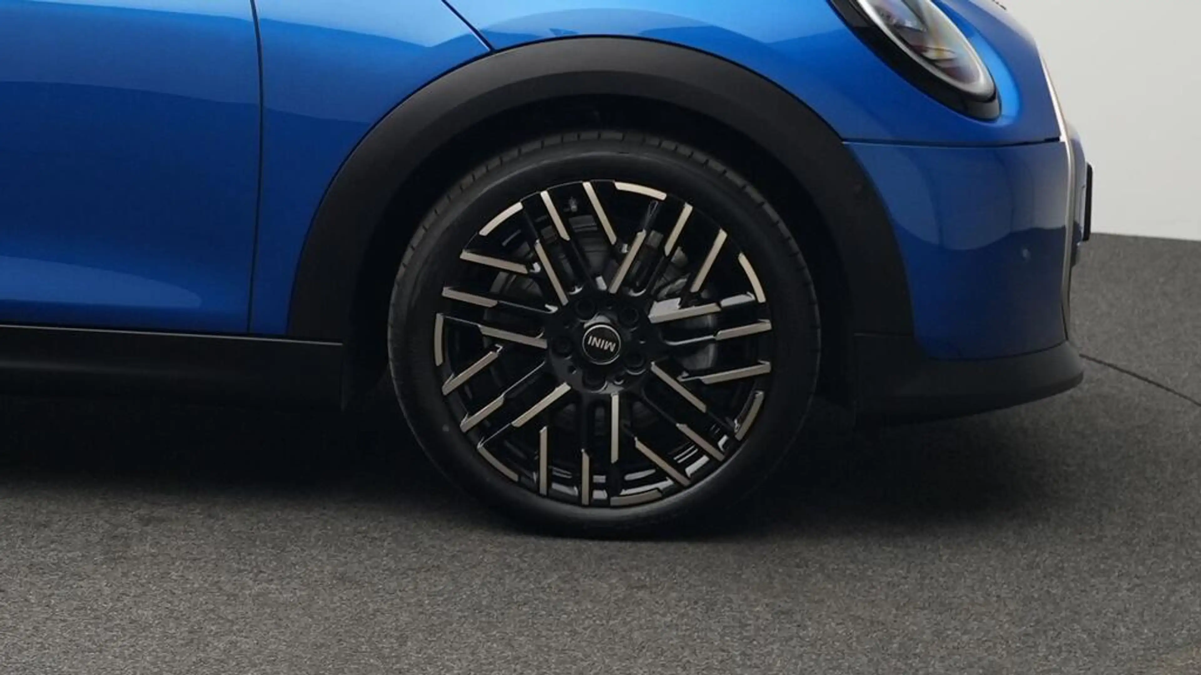 MINI Cooper C Favoured Trim — photo 9