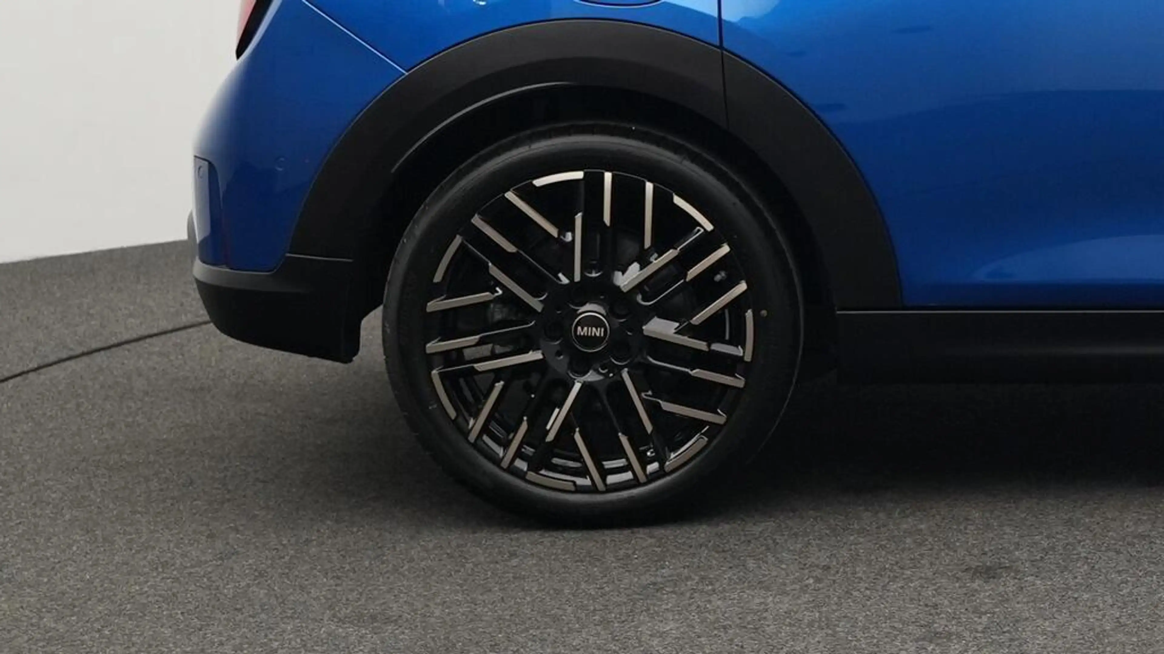 MINI Cooper C Favoured Trim — photo 11