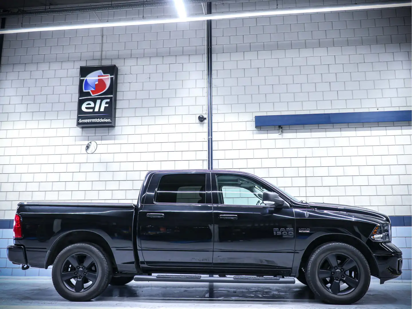 Dodge RAM 1500 SLT Classic | Nieuw geleverd en onderhouden | Noir - 2