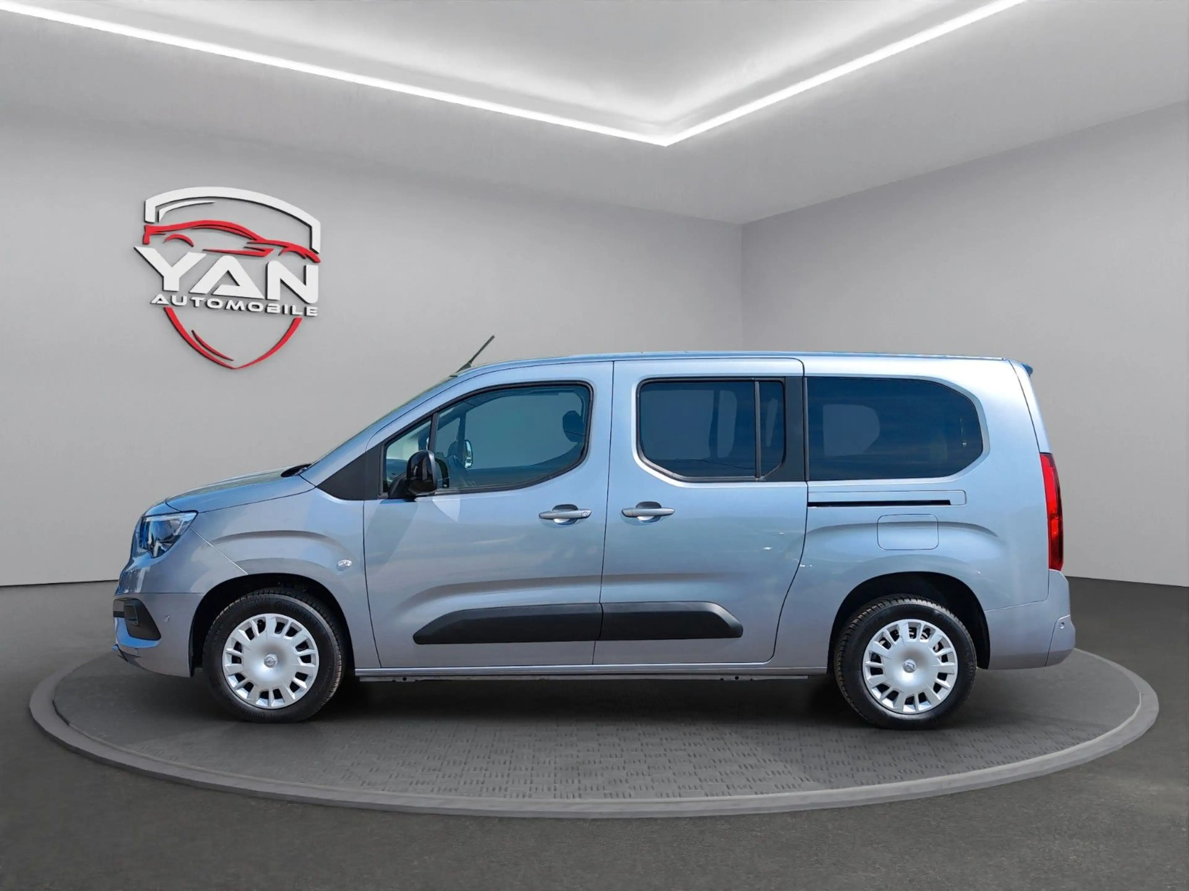 Opel Combo Life XL Lang 1.5*Standheiz*Klimaau*Kamera* — photo 9