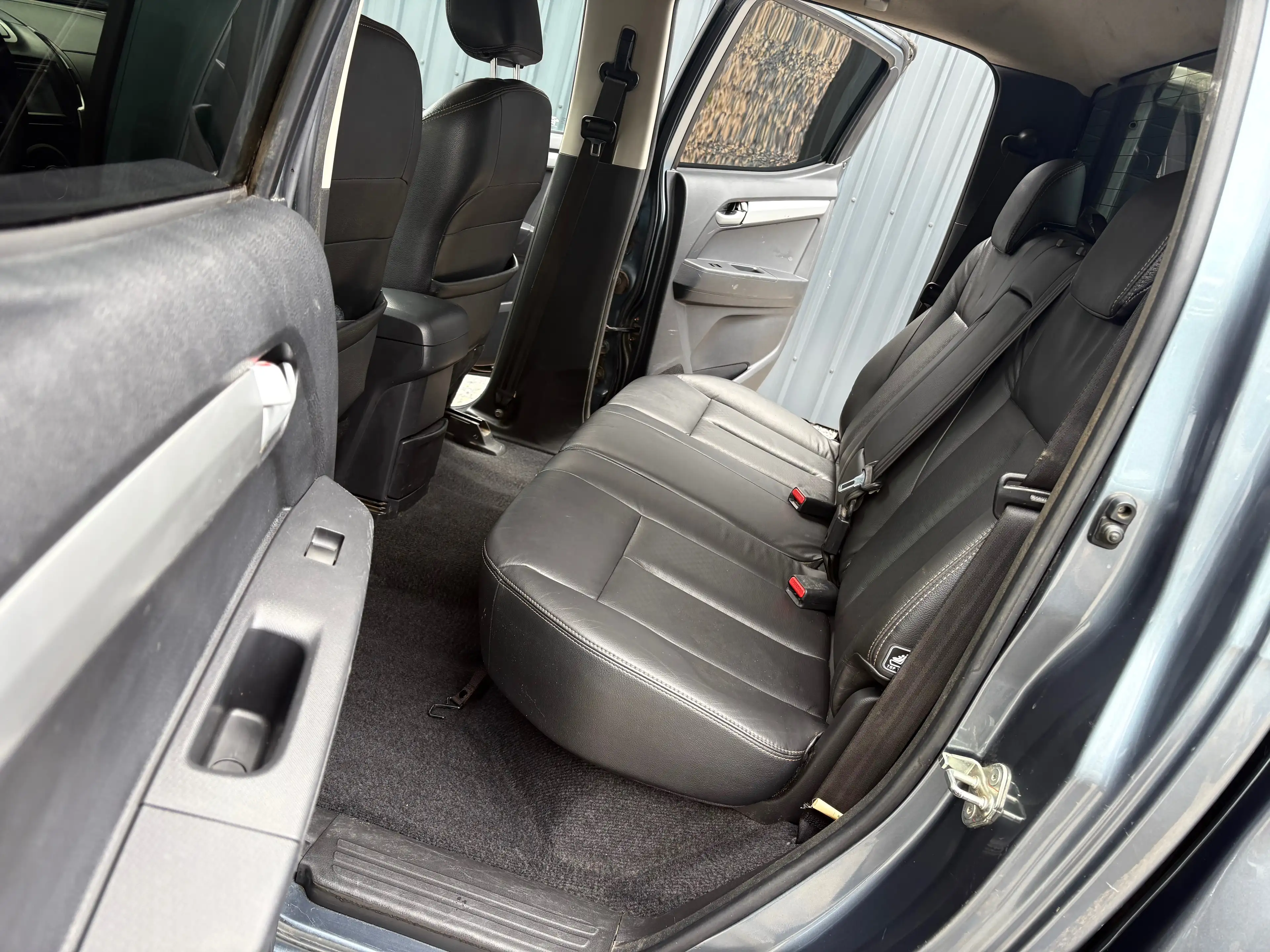 Isuzu D-Max 2.5 Turbo Di 4WD LSX/ Cuir/ GPS/ — photo 8