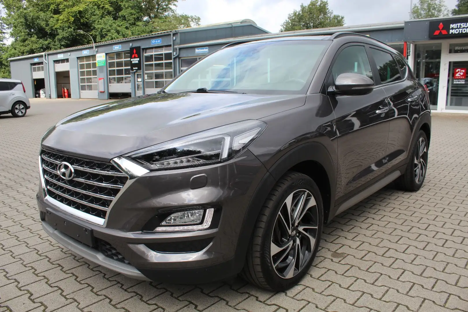 Hyundai TUCSON 1.6 TGDI Premium 2WD Automatik (PANO) Braun - 2