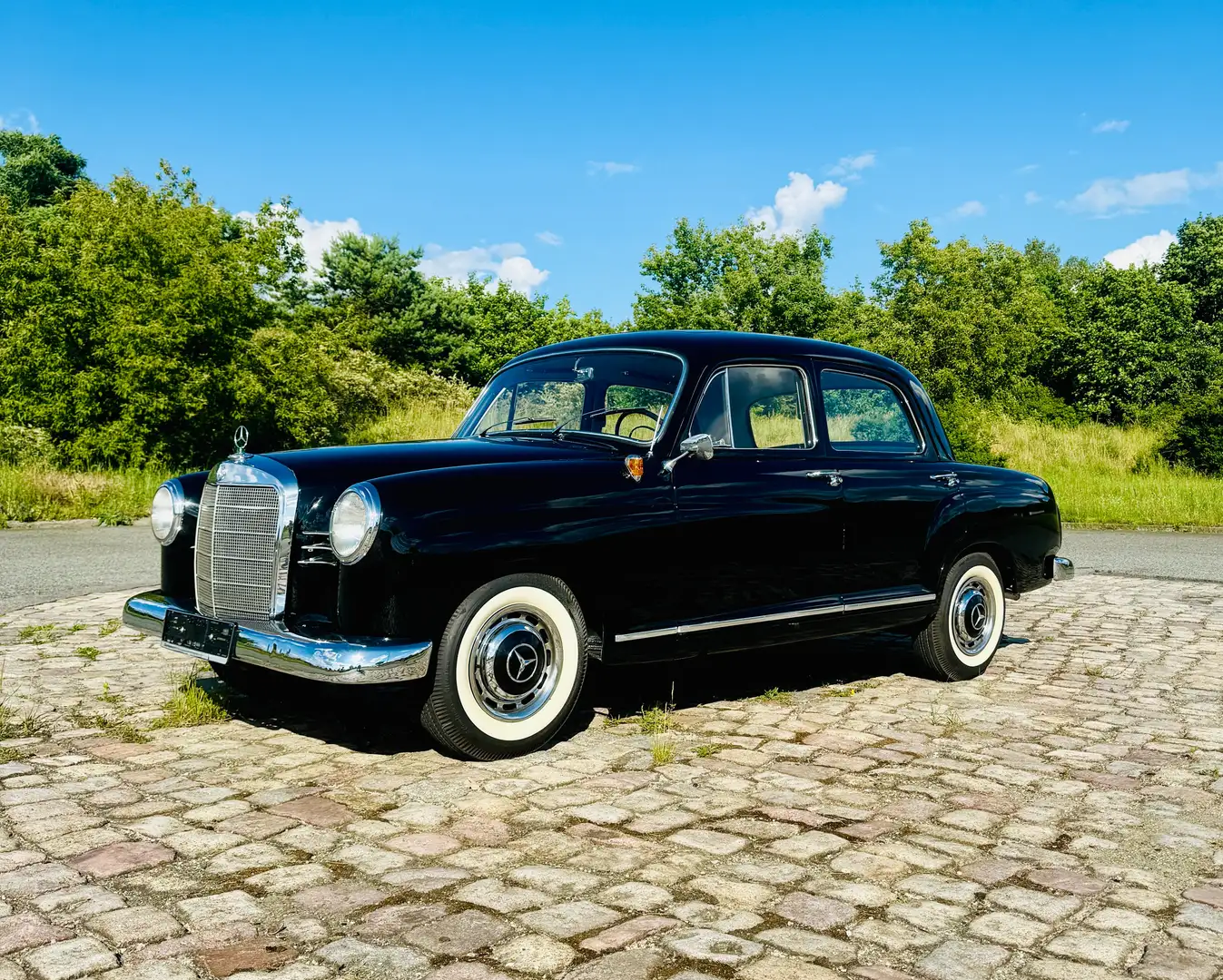Mercedes-Benz 180 Ponto B 180 Schwarz - 1