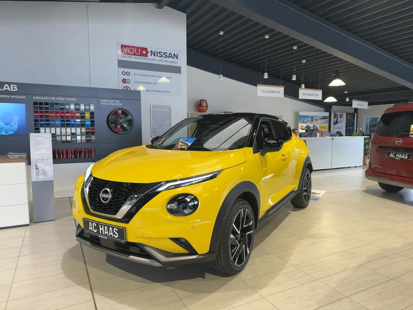 Nissan Juke 1.0 DIG-T N-Design FLA SpurH LM LED KlimaA Gelb - 2