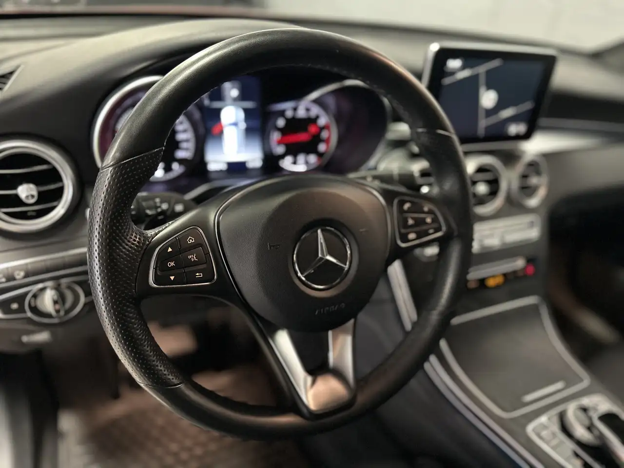 Mercedes-Benz GLC снимка Mercedes-Benz GLC