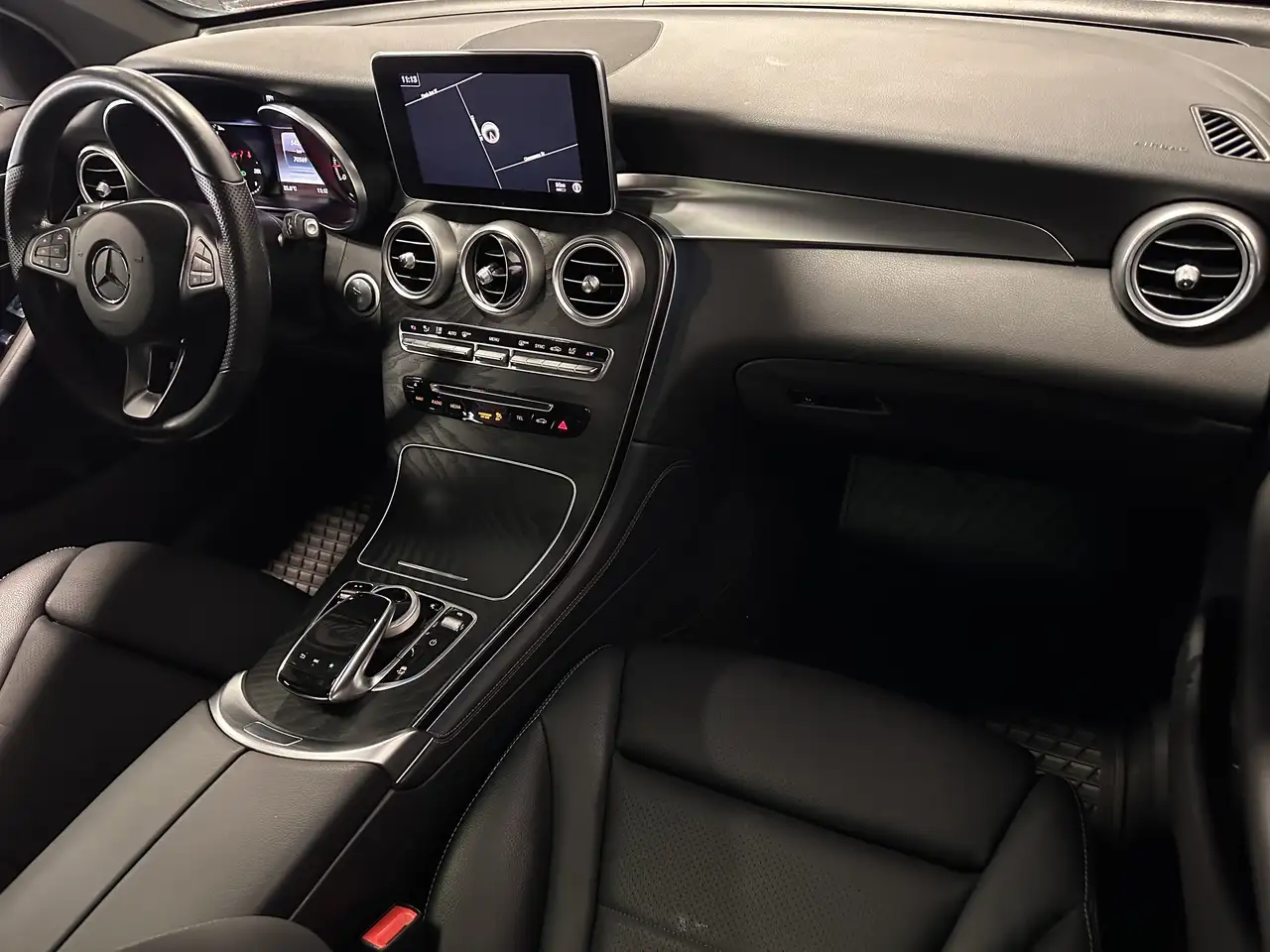 Mercedes-Benz GLC снимка Mercedes-Benz GLC