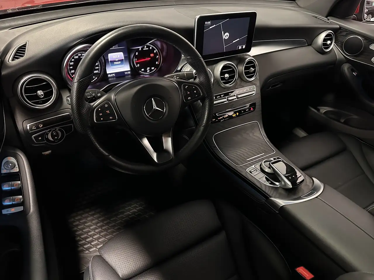 Mercedes-Benz GLC снимка Mercedes-Benz GLC