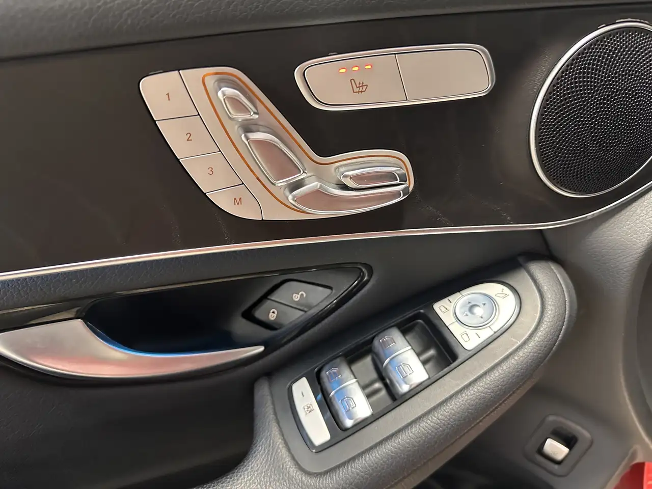 Mercedes-Benz GLC снимка Mercedes-Benz GLC