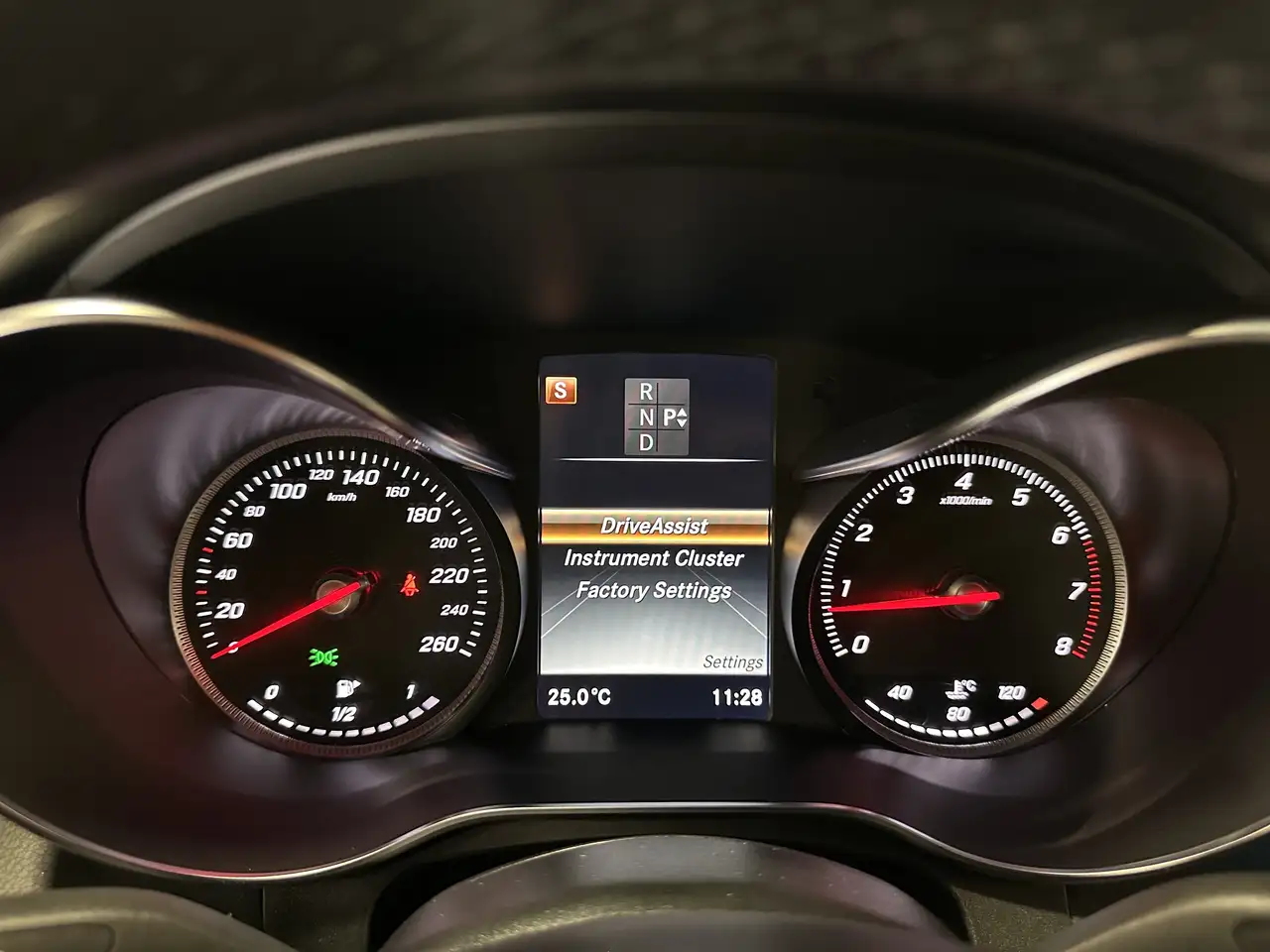 Mercedes-Benz GLC снимка Mercedes-Benz GLC