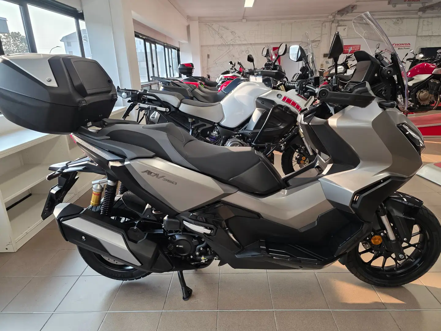 Honda ADV 350 Grigio - 1