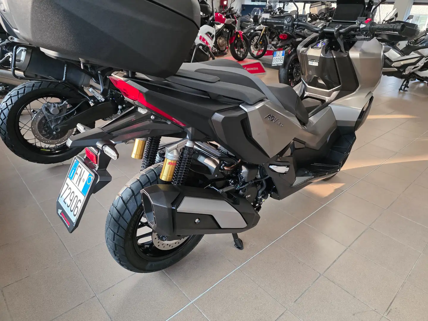 Honda ADV 350 Grigio - 2