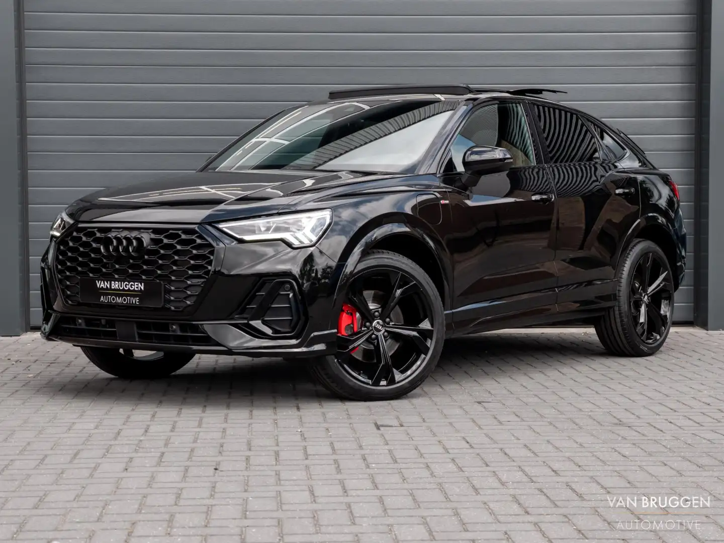 Audi Q3 Sportback 45 TFSI e S-Line Pano ACC BTW Camera 20" Zwart - 1