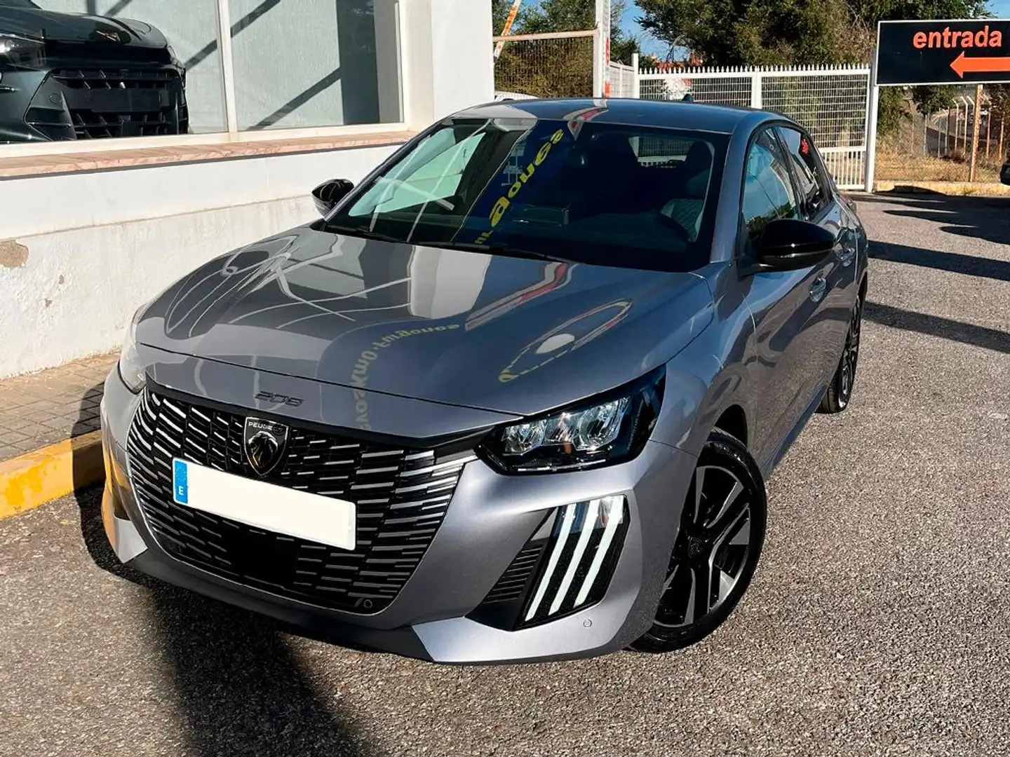 Peugeot 208 1.2 Hybrid Allure e-DCS6 110 Gris - 1