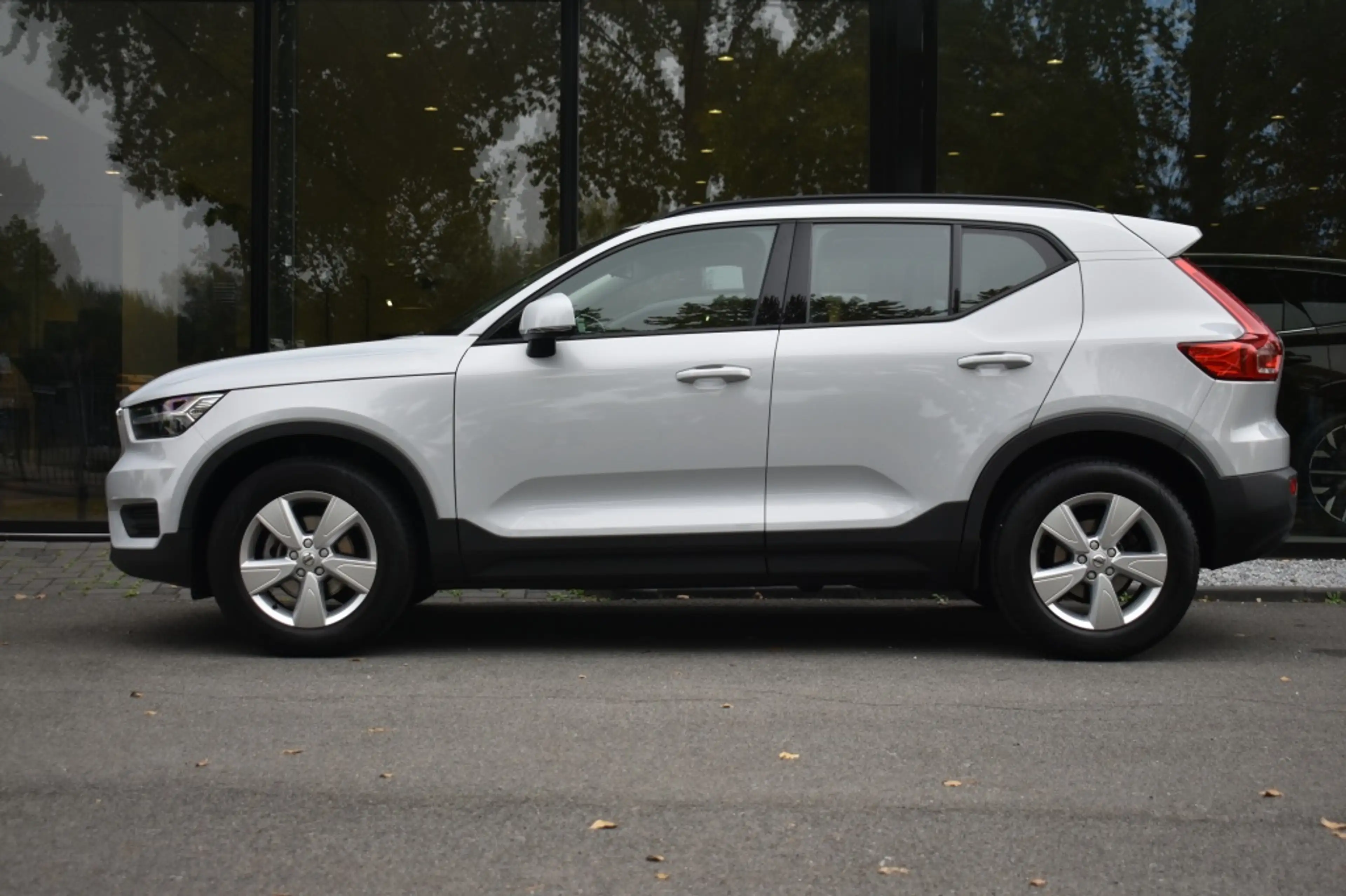 Volvo XC40 T2 129pk Aut. Momentum Core | Navigation Tech | Cr — photo 5