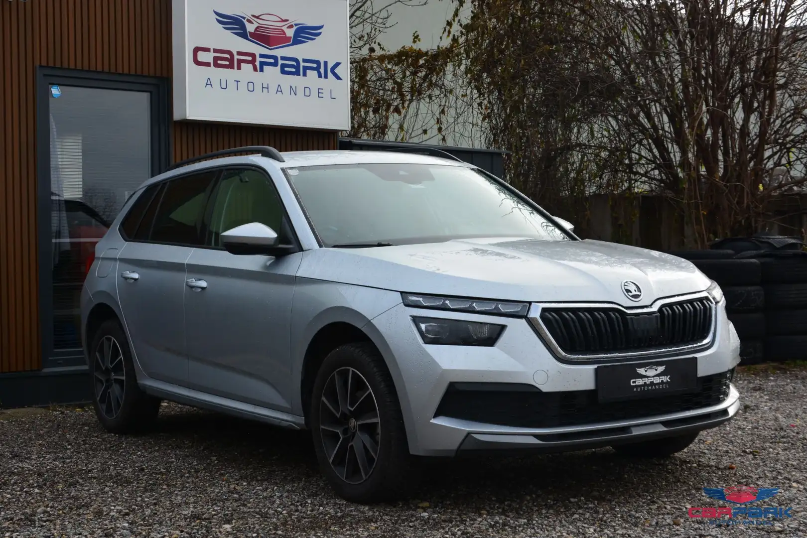 Skoda Kamiq 1,0 TSI Style DSG Silber - 1