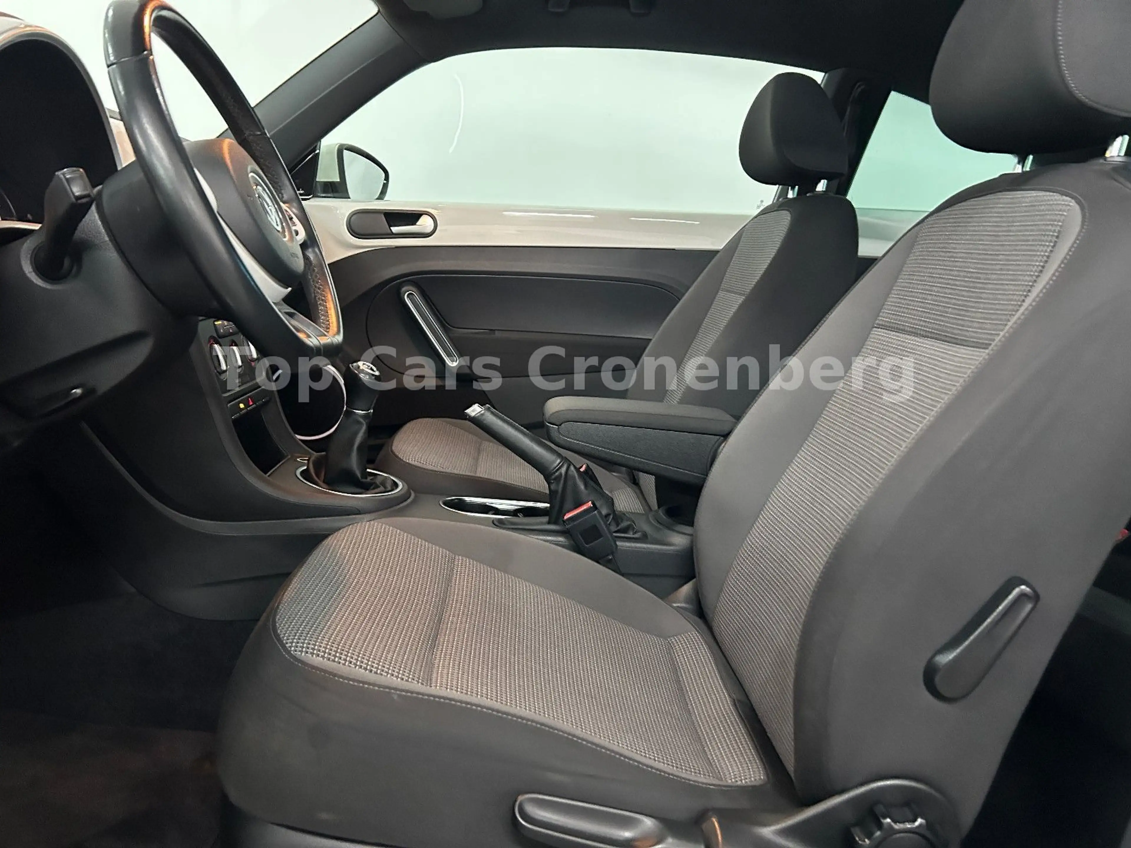 Volkswagen Beetle 1.4 TSI Design*Pano*Bi-Xenon*160PS*Navi* — photo 9