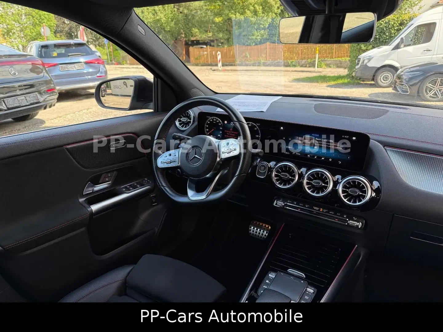 Mercedes-Benz EQA 300 4MATIC AMG Advanced*MBUX*Kamera*LED*SHZ Negru - 2