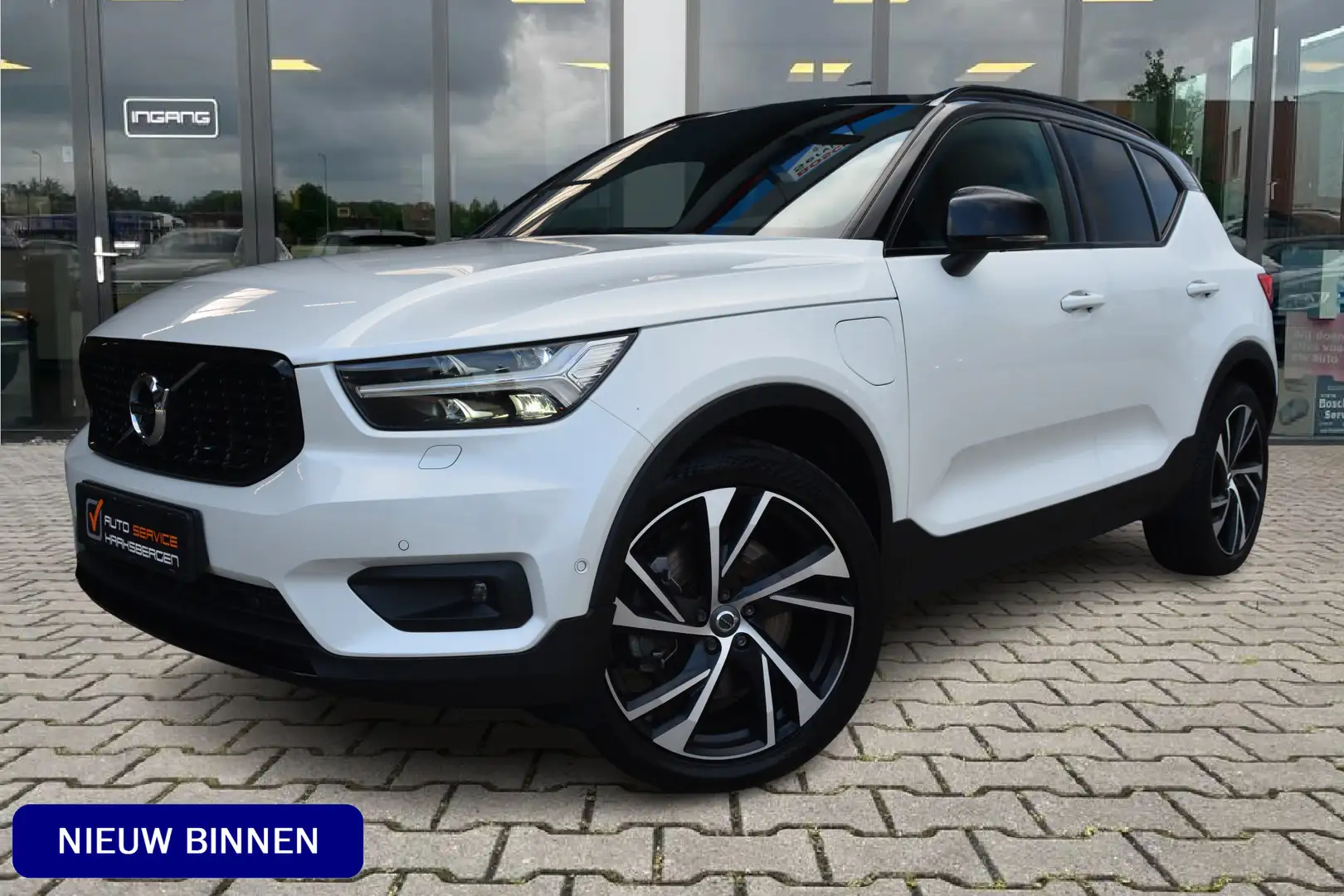 Volvo XC40 1.5 T4 Recharge R-Design | ACC | Pano | Trekhaak | Wit - 1