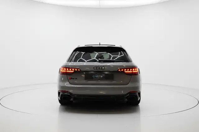 Audi A4 Avant view 7