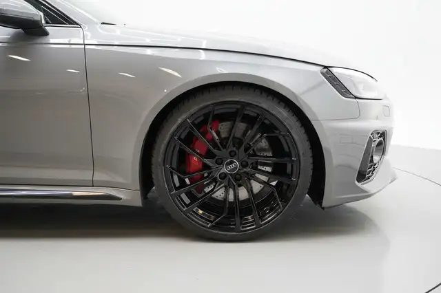 Audi A4 Avant view 9