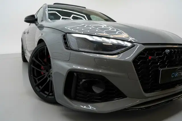 Audi A4 Avant view 11