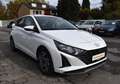 Hyundai i20 1.2 79 PS Navi Kamera SHZ PDC Alu16 SOFORT Weiß - thumbnail 3