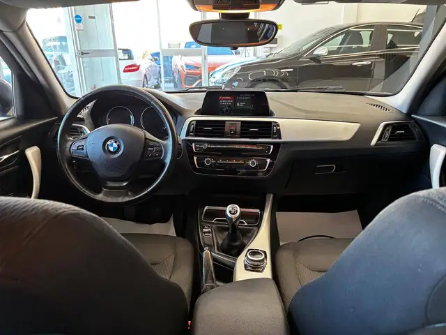 BMW 1 Series view 8