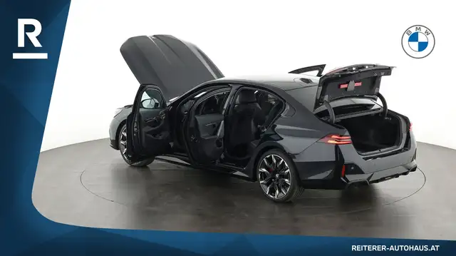 BMW 5 Series view 10