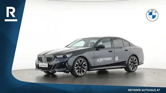 BMW 5 Series view 3