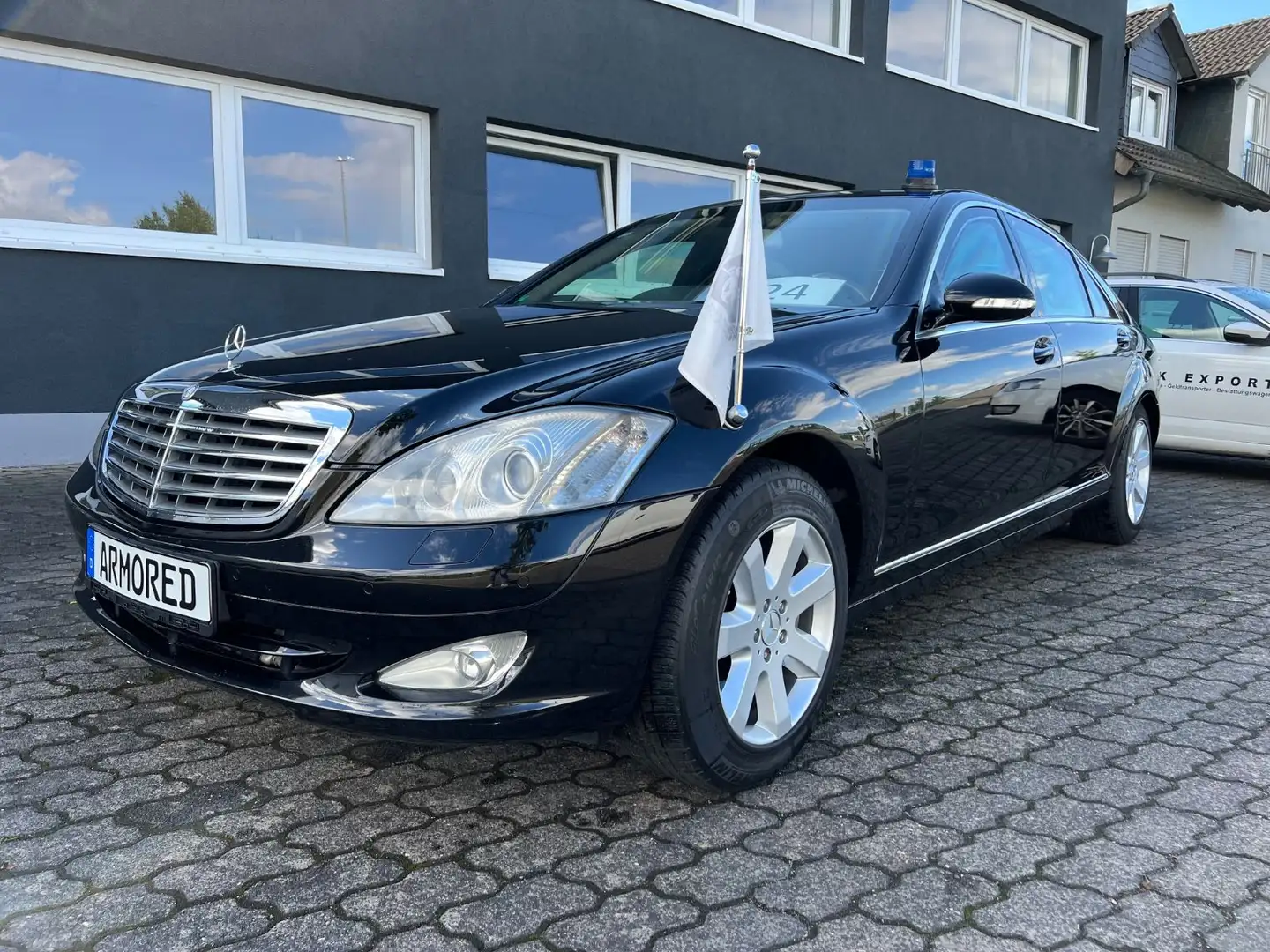Mercedes-Benz S 600 GUARD*LANG*B7/VR9*GEPANZERT*ARMORED*BULLET Schwarz - 1