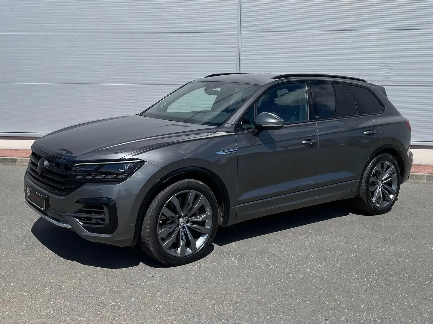 Volkswagen Touareg 4.0 V8 TDI One Million 4M LEDER AHK ACC Сірий - 1