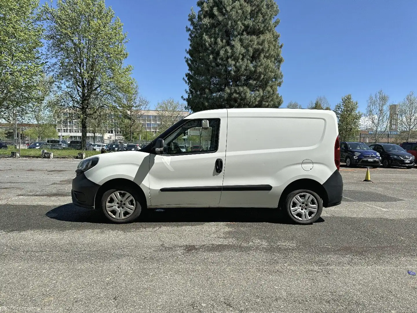 Fiat Doblo Cargo 1.3 Multijet 16v 95CV Euro 6 bijela - 2