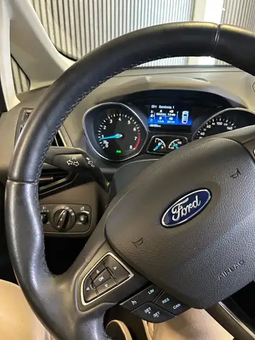 Ford C-Max view 17